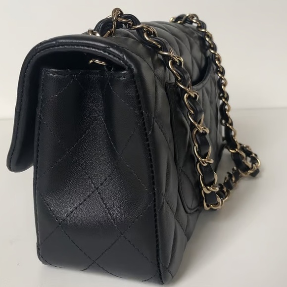 Chanel Classic Flap - Picture 3 of 9